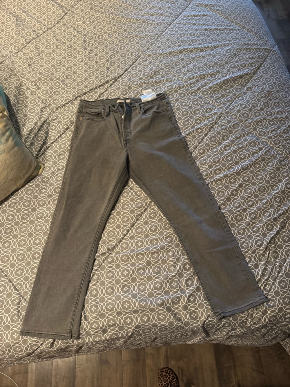 Signature by Levi Strauss Women's Cropped Jeans in Charcoal Gray